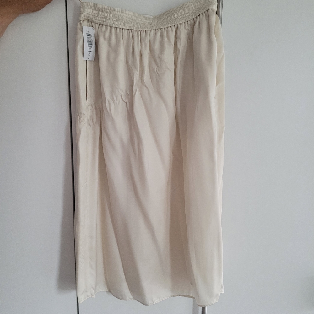 Wilfred Cream Birch Ivory Silk Satin Midi Knee Length Skirt pockets Contexte NWT